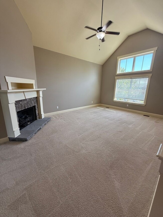 1033 Jonas Dr in Soddy Daisy, TN - Foto de edificio - Building Photo