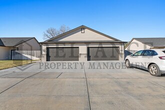 3225 N Cedar Downs Ln in Wichita, KS - Building Photo - Building Photo