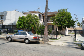 920 S Kenmore Ave in Los Angeles, CA - Building Photo - Building Photo