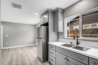 2321 Locust Ave, Unit Main House in Long Beach, CA - Building Photo - Building Photo