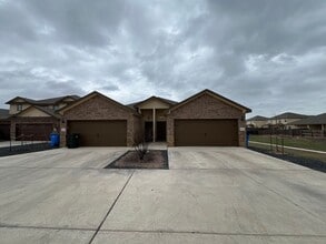 1138 Renee Way in Seguin, TX - Building Photo - Building Photo
