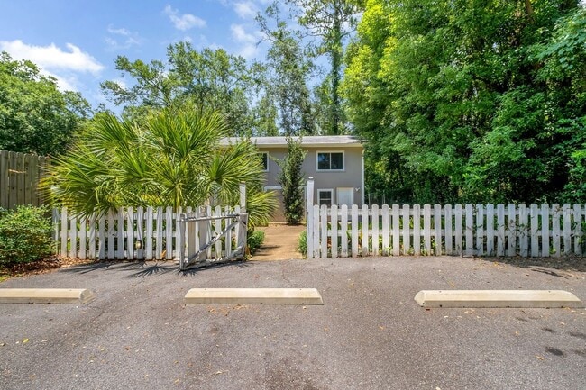 2208 Escambia Dr in Tallahassee, FL - Building Photo - Building Photo