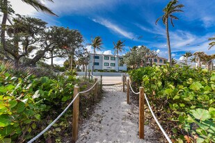 250 S Ocean Blvd in Delray Beach, FL - Building Photo