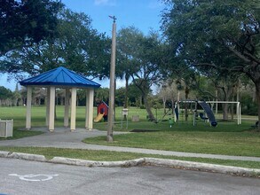 21 Farnworth Dr in Boynton Beach, FL - Foto de edificio - Building Photo