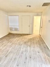 9015 W Elm St in Phoenix, AZ - Building Photo - Building Photo