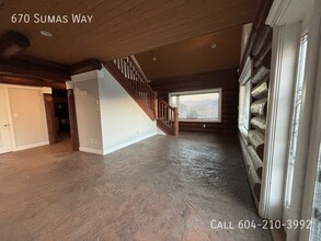 670 Sumas Way in Abbotsford, BC - Building Photo - Building Photo