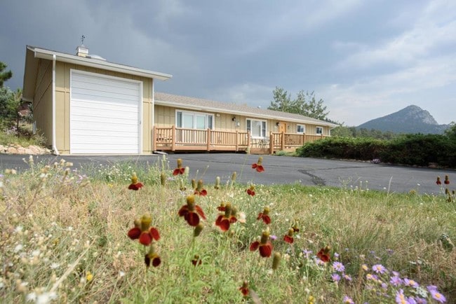 property at 1821 Raven Ave