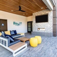 12436 Del Amo Blvd, Unit 211 in Lakewood, CA - Foto de edificio - Building Photo