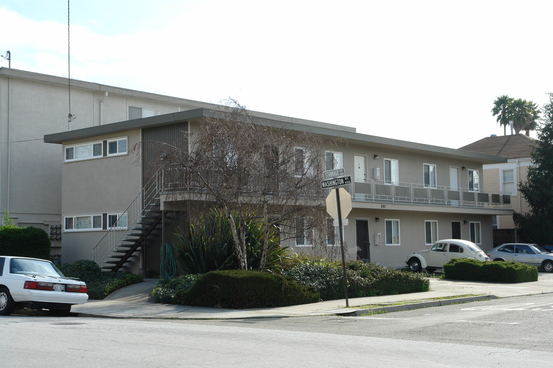 801 Stannage Ave in Albany, CA - Foto de edificio