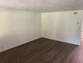 599 Coburg Rd in Eugene, OR - Building Photo - Building Photo