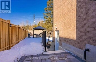 32 Westminster Cir in Barrie, ON - Building Photo - Building Photo