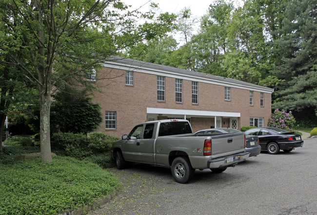 O'Hara Woods Apartments in Pittsburgh, PA - Building Photo - Building Photo