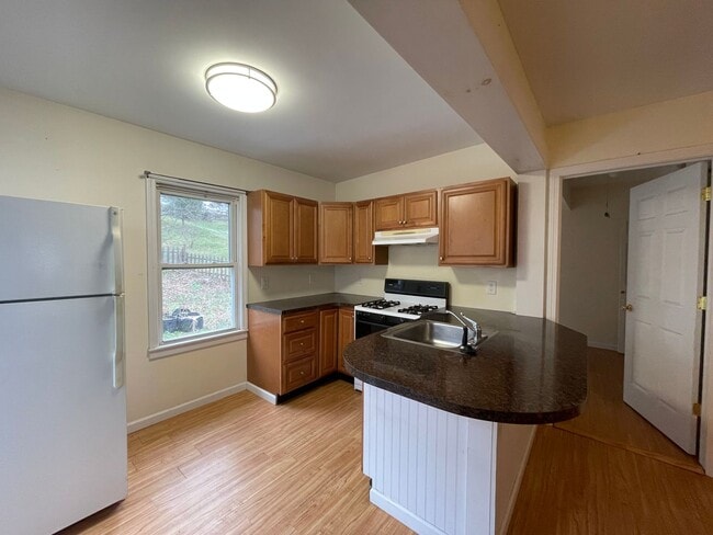 66 Meadow St in North Adams, MA - Building Photo - Building Photo