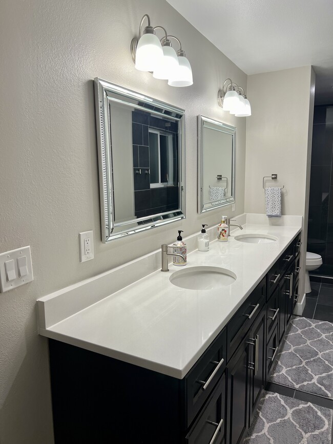 689 N Starcrest Dr, Unit Downstairs Apartment in Salt Lake City, UT - Building Photo - Building Photo