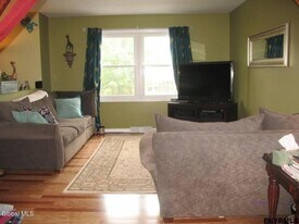 18 Vanderbilt Ave in Saratoga Springs, NY - Building Photo