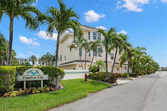 9201 Captiva Cir in St Pete Beach, FL - Building Photo - Building Photo