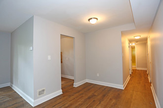 Cadillac Apartments in Baltimore, MD - Building Photo - Interior Photo