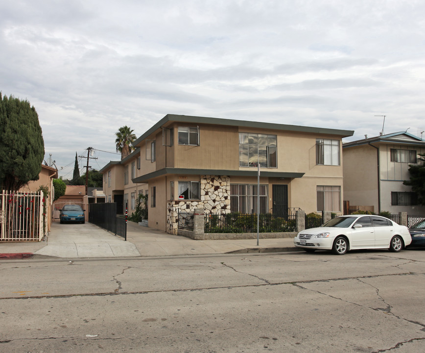 1252 N Mansfield Ave in Los Angeles, CA - Building Photo