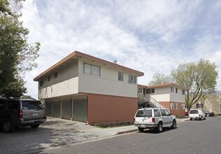 440 Ash St in Redwood City, CA - Foto de edificio - Building Photo