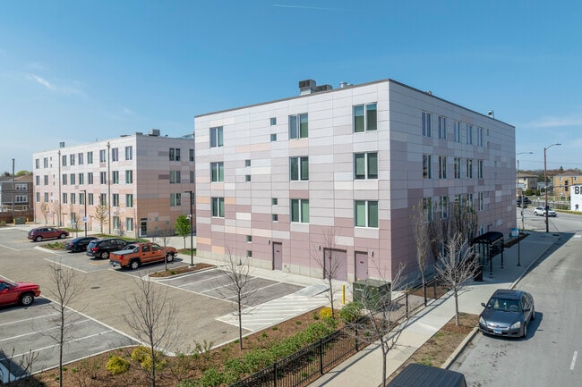 Lawrence + Austin Apartments in Chicago, IL - Building Photo - Primary Photo