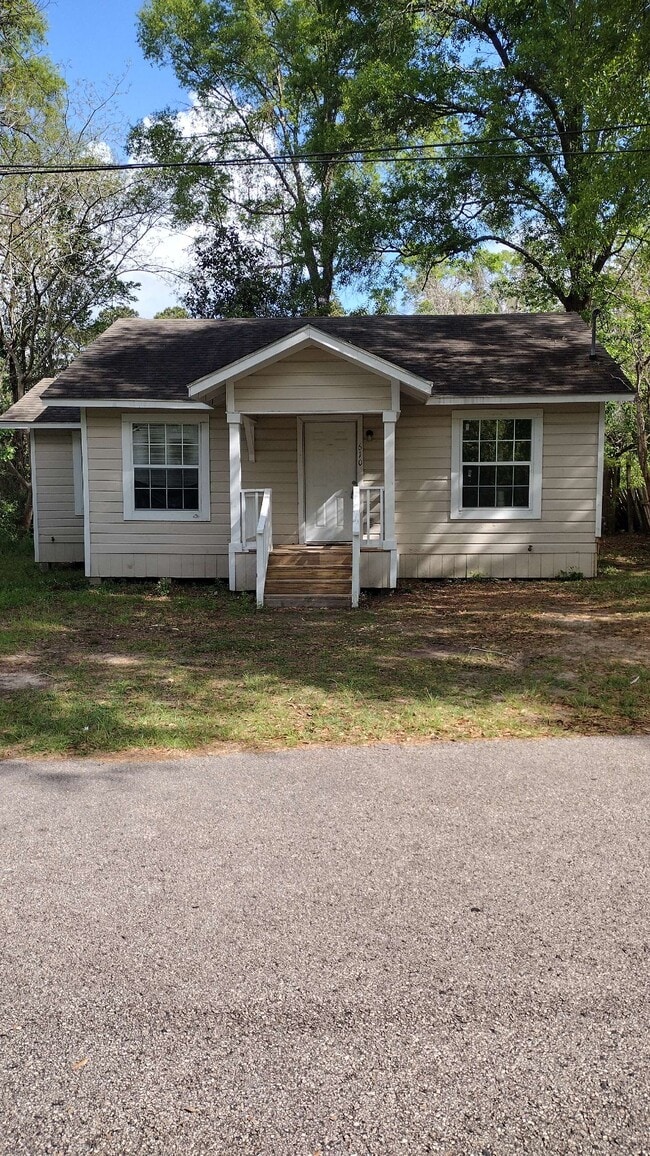 property at 610 E Ave E