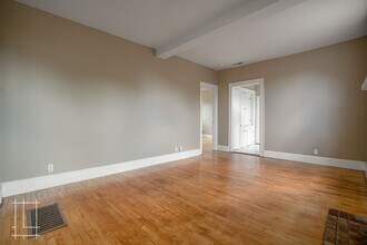 2487-2491-2491 Summit St in Columbus, OH - Building Photo - Building Photo