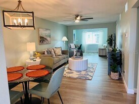 4242 Heron Way in Bradenton, FL - Building Photo