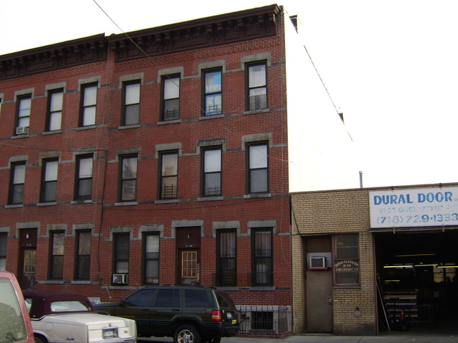 31-30 Greenpoint Ave