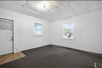 979 W King St in Decatur, IL - Foto de edificio - Building Photo