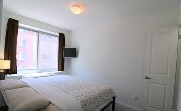 521 W 48th St, Unit 3H in New York, NY - Building Photo - Building Photo