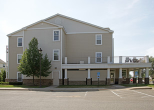 The Shores - 62 + Community in Shoreview, MN - Foto de edificio - Building Photo