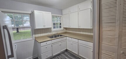 1036 N Ash St in Wichita, KS - Building Photo - Building Photo