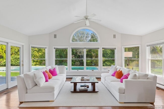 8 Niamogue Ln in Quogue, NY - Building Photo - Building Photo