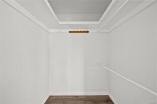 10528 1/2 Hillhaven Ave in Los Angeles, CA - Building Photo