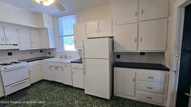 281 E Main St in Plymouth, PA - Building Photo - Building Photo