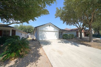 4039 Mist Flower Dr in Converse, TX - Foto de edificio - Building Photo