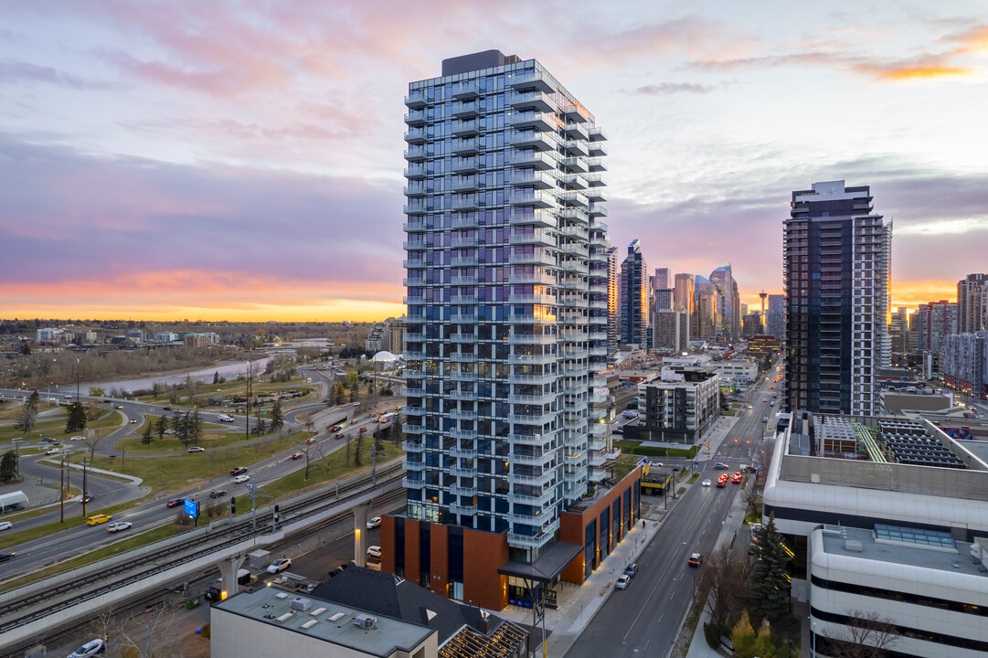 Sunalta Heights West & East Tower in Calgary, AB - Building Photo