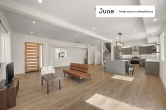 Private bedroom in 4 bed/4 bath Home in Los Angeles, CA - Building Photo - Building Photo