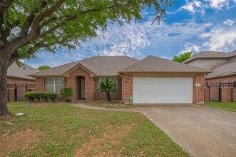 4811 Tracemeadow Dr in Houston, TX - Building Photo - Building Photo