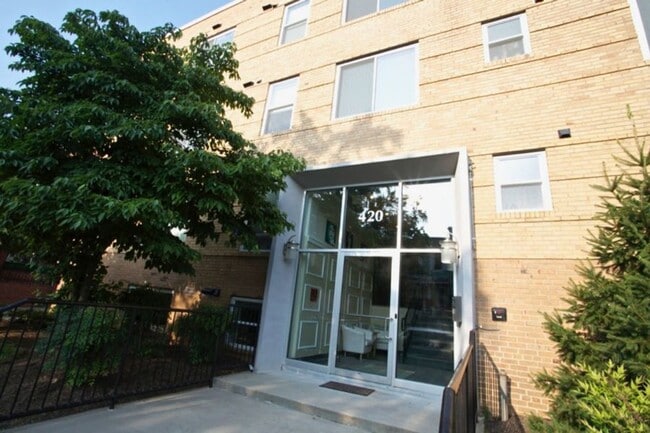 420 16th St SE in Washington, DC - Building Photo - Building Photo