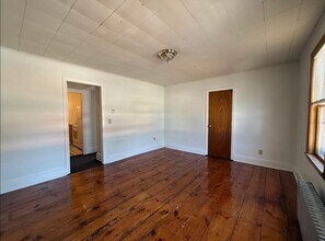19 Maple Ave in Shrewsbury, MA - Building Photo - Building Photo