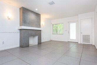 330 NE 86th St in El Portal, FL - Building Photo - Building Photo