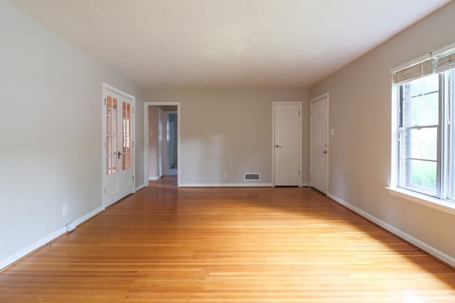 5608 Indianola Ave in Indianapolis, IN - Building Photo - Building Photo