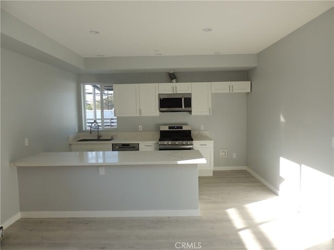 22735 Del Valle St, Unit 3 in Los Angeles, CA - Foto de edificio - Building Photo