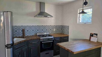 1440 W Valerio St in Santa Barbara, CA - Building Photo