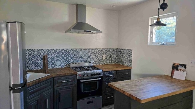 property at 1440 W Valerio St