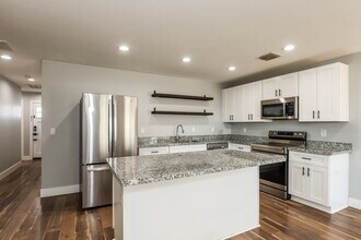 3865 W Gaby Rd in Phoenix, AZ - Building Photo - Building Photo