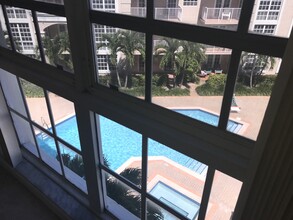 1280 S Alhambra Cir, Unit University Inn Condo in Coral Gables, FL - Building Photo - Building Photo