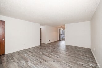 110 Alpha Ln in Port Orchard, WA - Building Photo - Building Photo