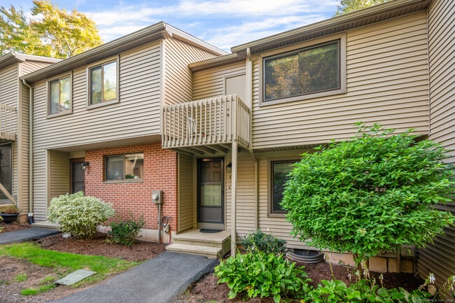 45 Conestoga Way in Glastonbury, CT - Building Photo - Building Photo